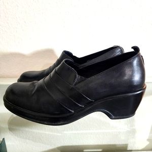 Dansko Pleated Black Leather Clogs. Career Nursing